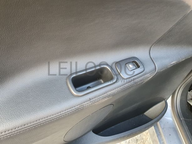 Peugeot 207 · Ano 2012