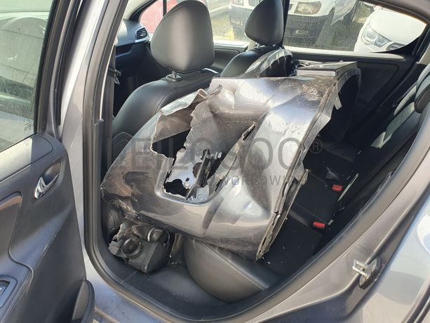 Peugeot 207 · Ano 2012