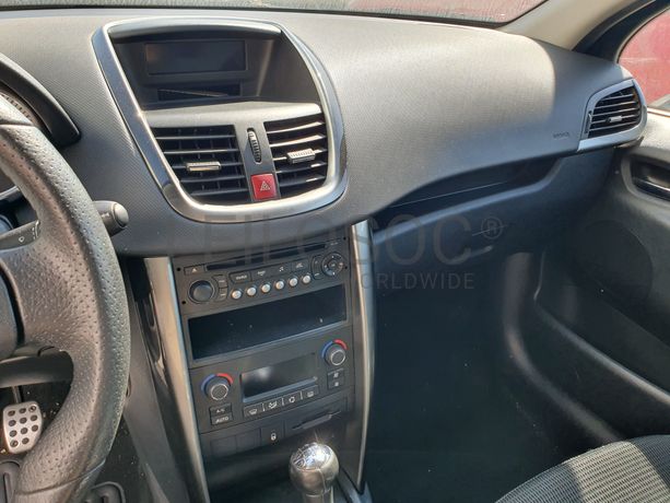 Peugeot 207 · Ano 2012