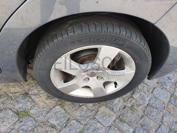 Peugeot 207 · Ano 2012