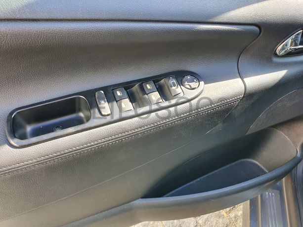 Peugeot 207 · Ano 2012