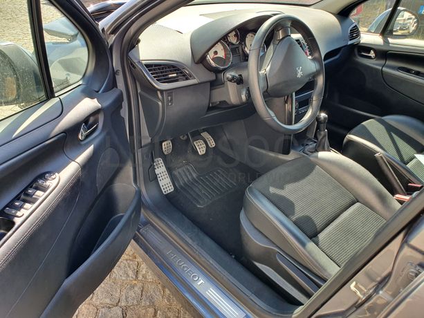 Peugeot 207 · Ano 2012