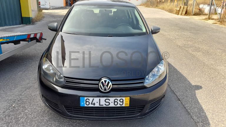 Volkswagen Golf 1.6 TDI · Ano 2011
