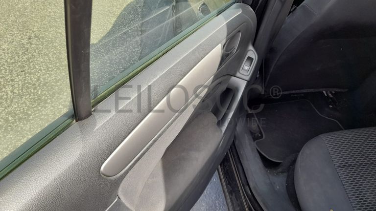 Volkswagen Golf 1.6 TDI · Ano 2011