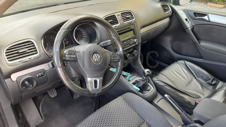 Volkswagen Golf 1.6 TDI · Ano 2011