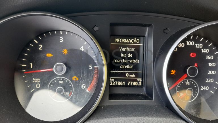 Volkswagen Golf 1.6 TDI · Ano 2011