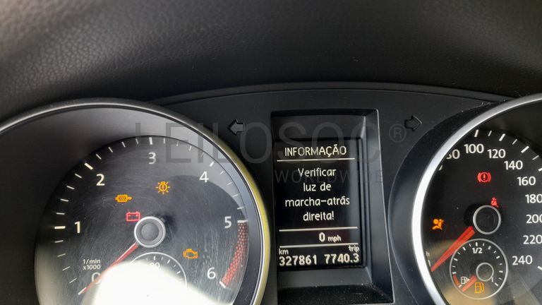 Volkswagen Golf 1.6 TDI · Ano 2011