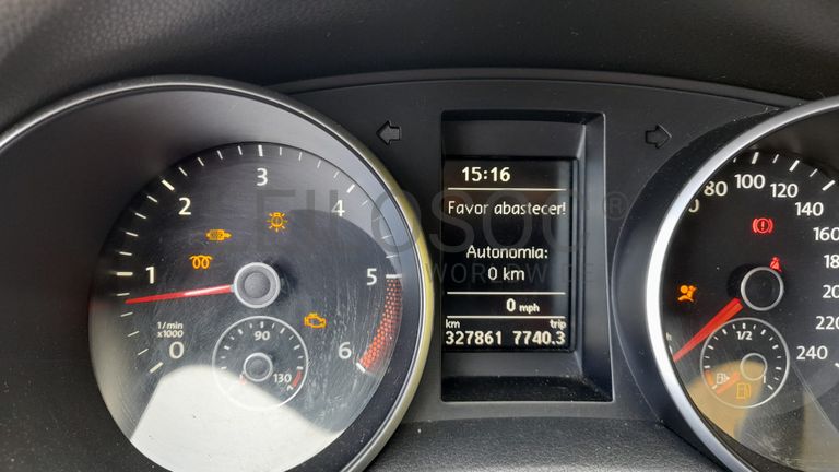 Volkswagen Golf 1.6 TDI · Ano 2011