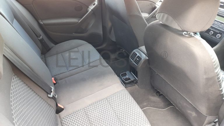 Volkswagen Golf 1.6 TDI · Ano 2011