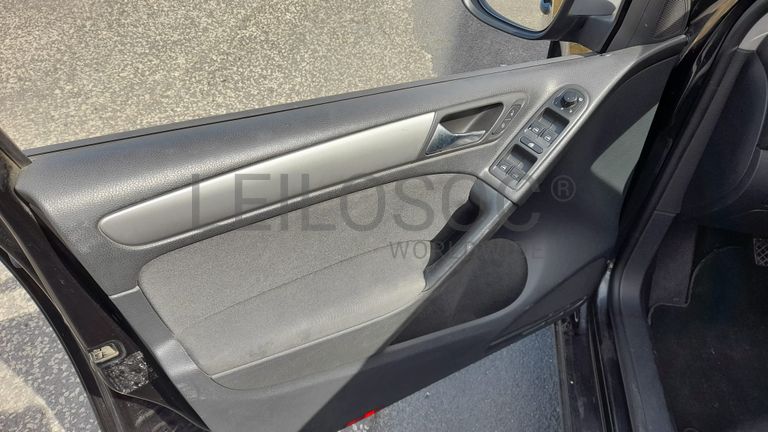 Volkswagen Golf 1.6 TDI · Ano 2011