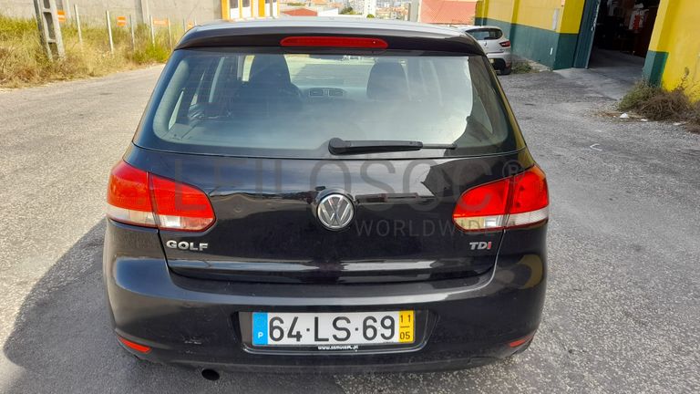 Volkswagen Golf 1.6 TDI · Ano 2011