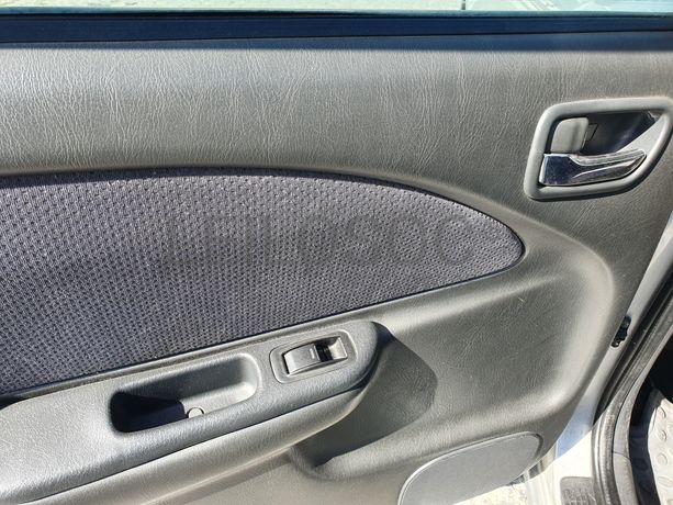 Toyota Avensis · Ano 2001