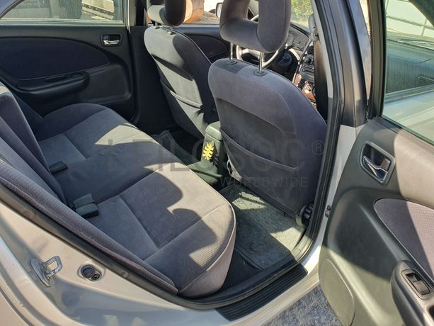 Toyota Avensis · Ano 2001