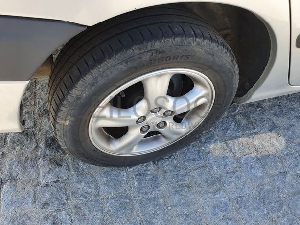 Toyota Avensis · Ano 2001