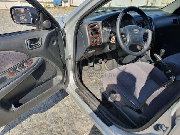 Toyota Avensis · Ano 2001
