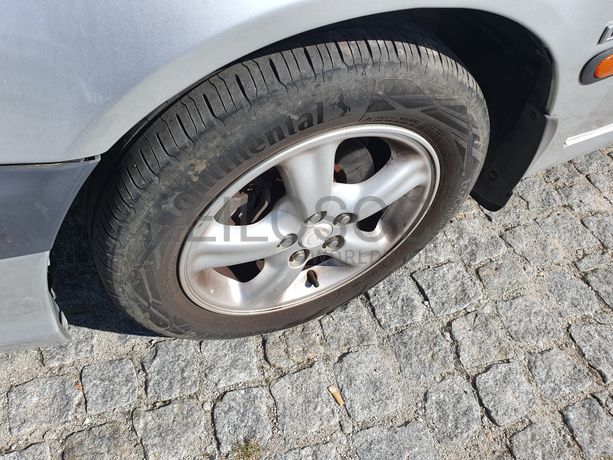 Toyota Avensis · Ano 2001