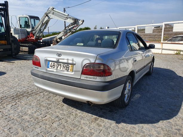 Toyota Avensis · Ano 2001