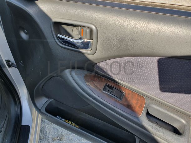 Toyota Avensis · Ano 2001