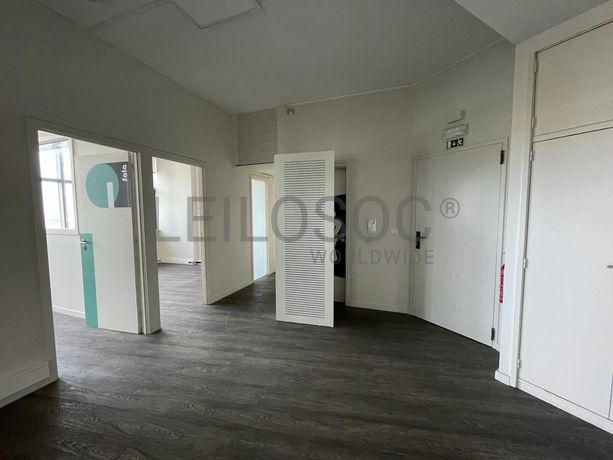 Escritórios + Lugares de Garagem · Porto