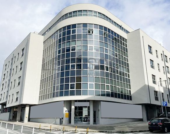 Escritórios + Lugares de Garagem · Porto