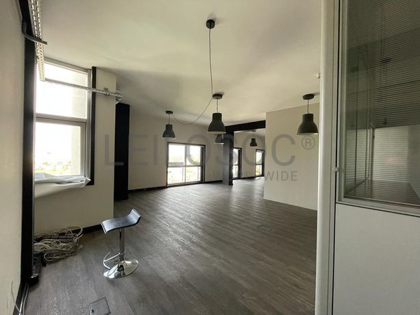 Escritórios + Lugares de Garagem · Porto