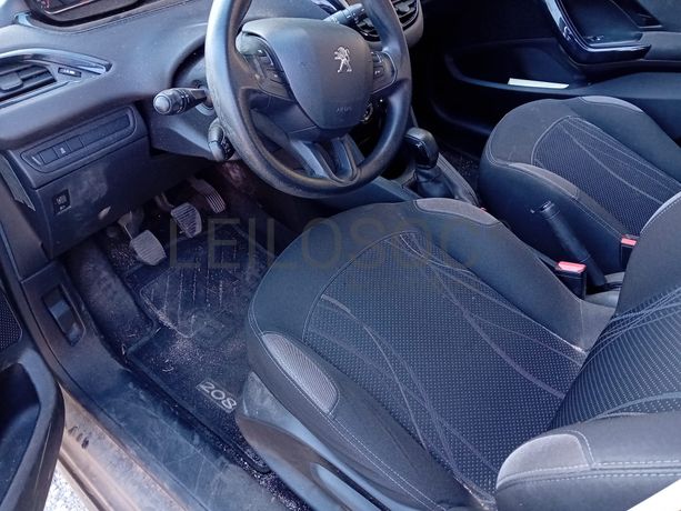 Peugeot 208 · Ano 2012