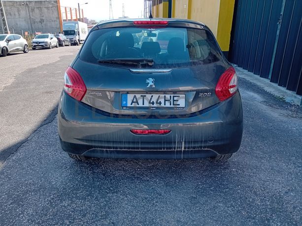 Peugeot 208 · Ano 2012
