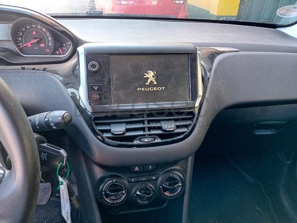 Peugeot 208 · Ano 2012