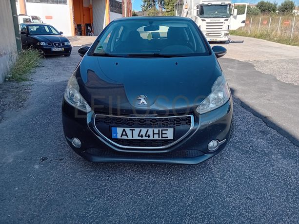 Peugeot 208 · Ano 2012