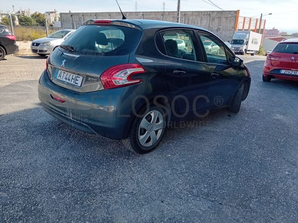 Peugeot 208 · Ano 2012