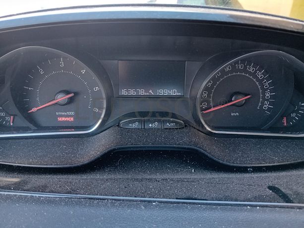 Peugeot 208 · Ano 2012