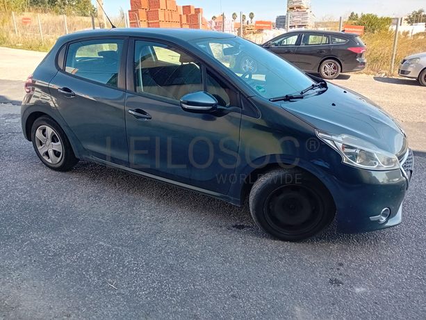 Peugeot 208 · Ano 2012