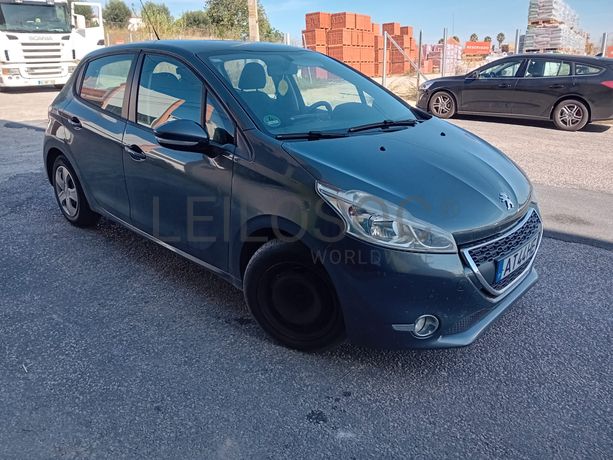 Peugeot 208 · Ano 2012