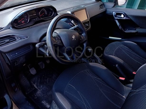 Peugeot 208 · Ano 2012