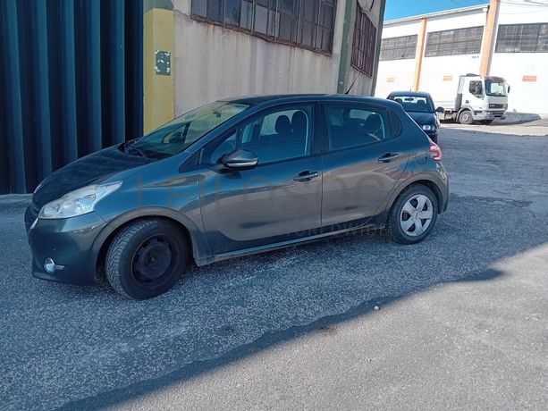 Peugeot 208 · Ano 2012