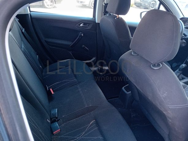 Peugeot 208 · Ano 2012