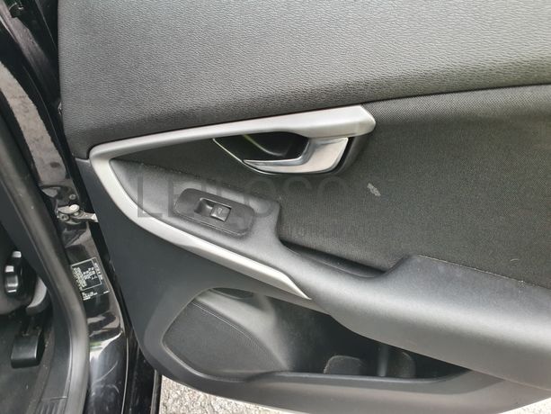 Volvo V40 · Ano 2016