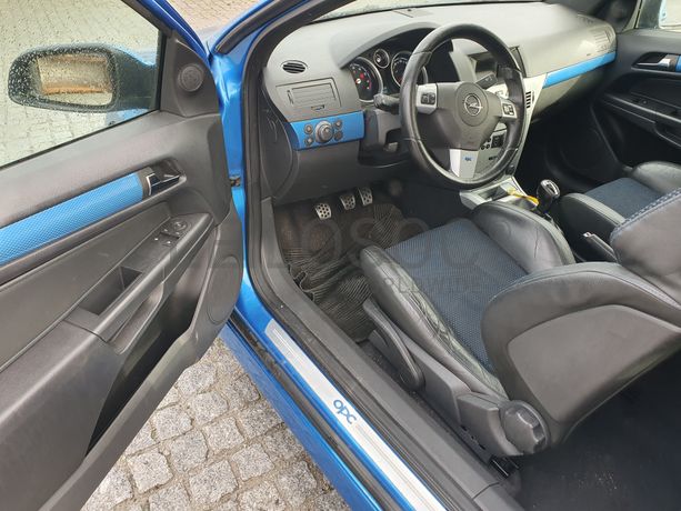 Opel Astra · Ano 2010