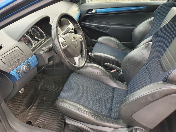 Opel Astra · Ano 2010