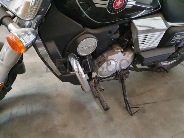 Motociclo UM Renegade