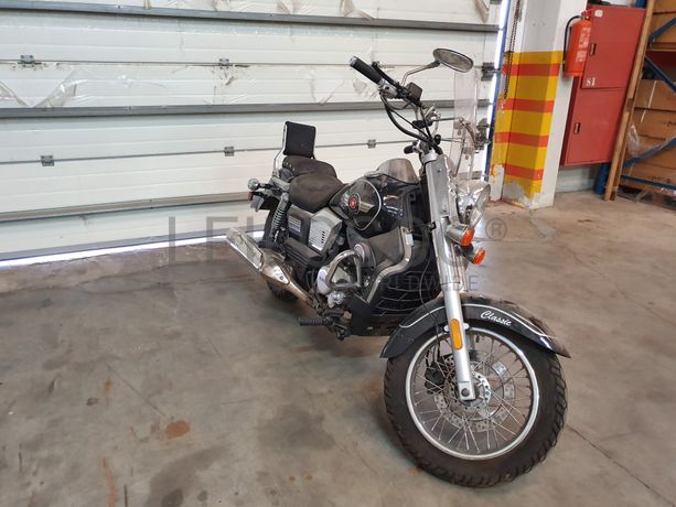 Motociclo UM Renegade