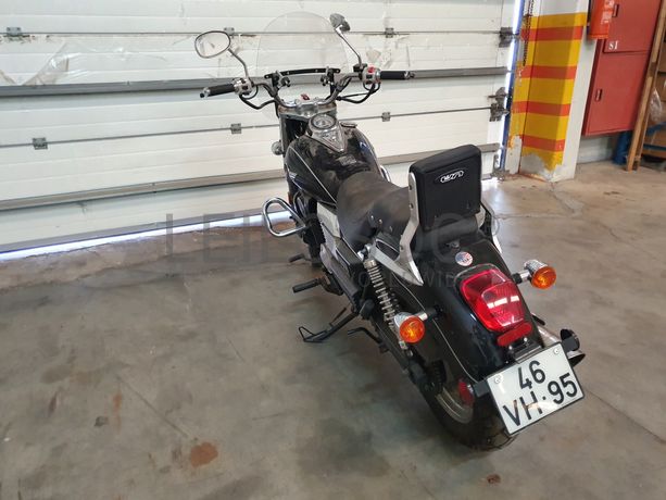 Motociclo UM Renegade