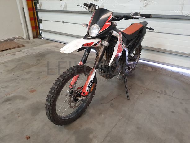 Motociclo UM 125 DSR CX