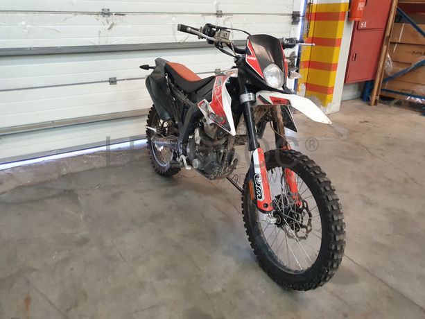 Motociclo UM 125 DSR CX