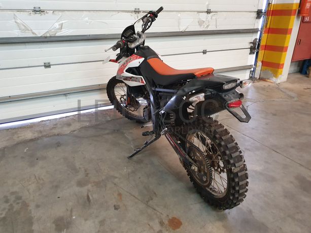 Motociclo UM 125 DSR CX