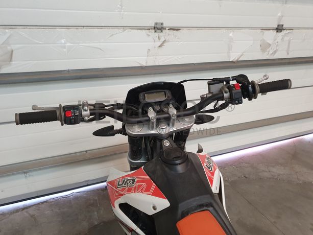 Motociclo UM 125 DSR CX