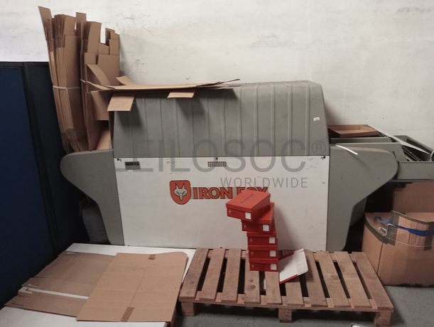 Forno + Máquina de costura + Máquina de rentilhar palmilhas + Máquina de cintar caixas