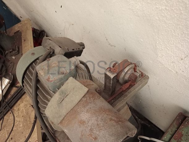 Forno + Máquina de costura + Máquina de rentilhar palmilhas + Máquina de cintar caixas