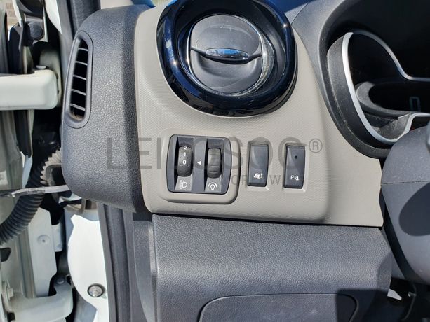 Renault Trafic 1.6 DCI · Ano 2015