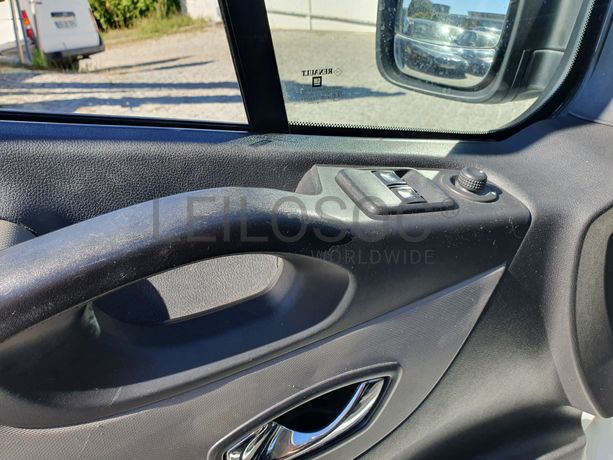 Renault Trafic 1.6 DCI · Ano 2015
